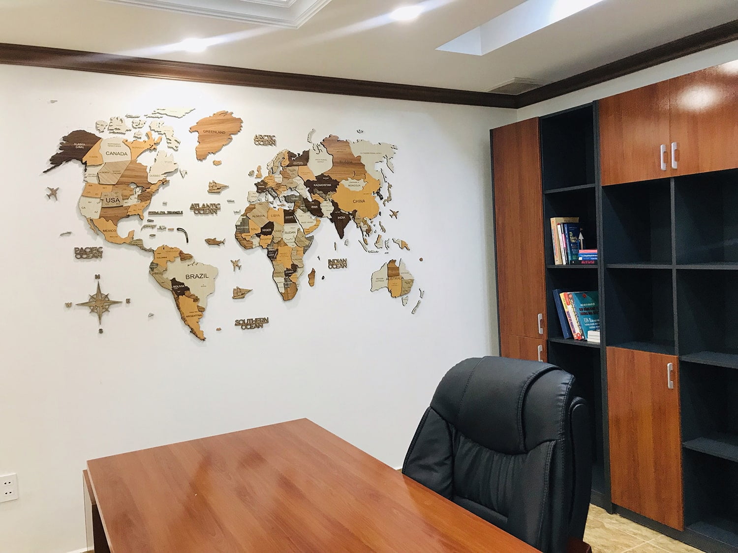 Tranh bản đồ gỗ 3d gắn tại văn phòng