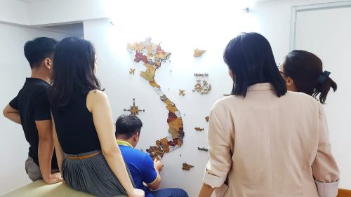 Bản Đồ Việt Nam Bằng Gỗ 3D - Mix 6 màu - Flower (có tỉnh lỵ, sân bay, Unesco) photo review